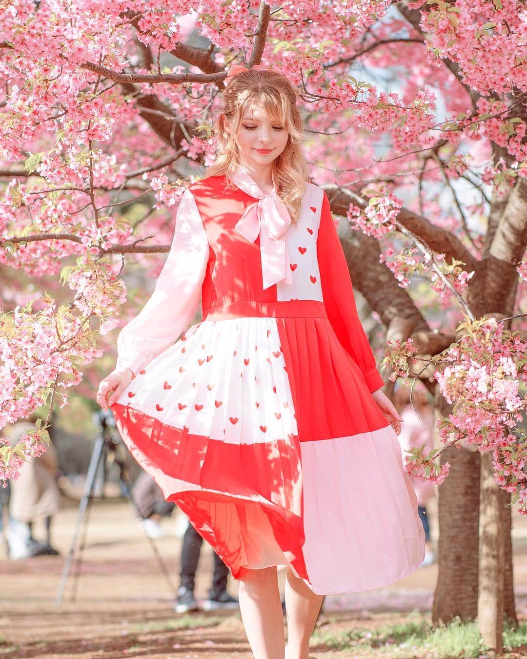 ソフィーさんのインスタグラム写真 - (ソフィーInstagram)「Spring is here! It’s gotten so nice and warm in Tokyo lately! - 📸 by @lukecraigphoto - #umeblossom #yoyogipark #sisterjane #ootd #spring #tokyo #cherryblossom #tokyomodel #sakura #sakurajapan」3月15日 9時19分 - peachmilky_