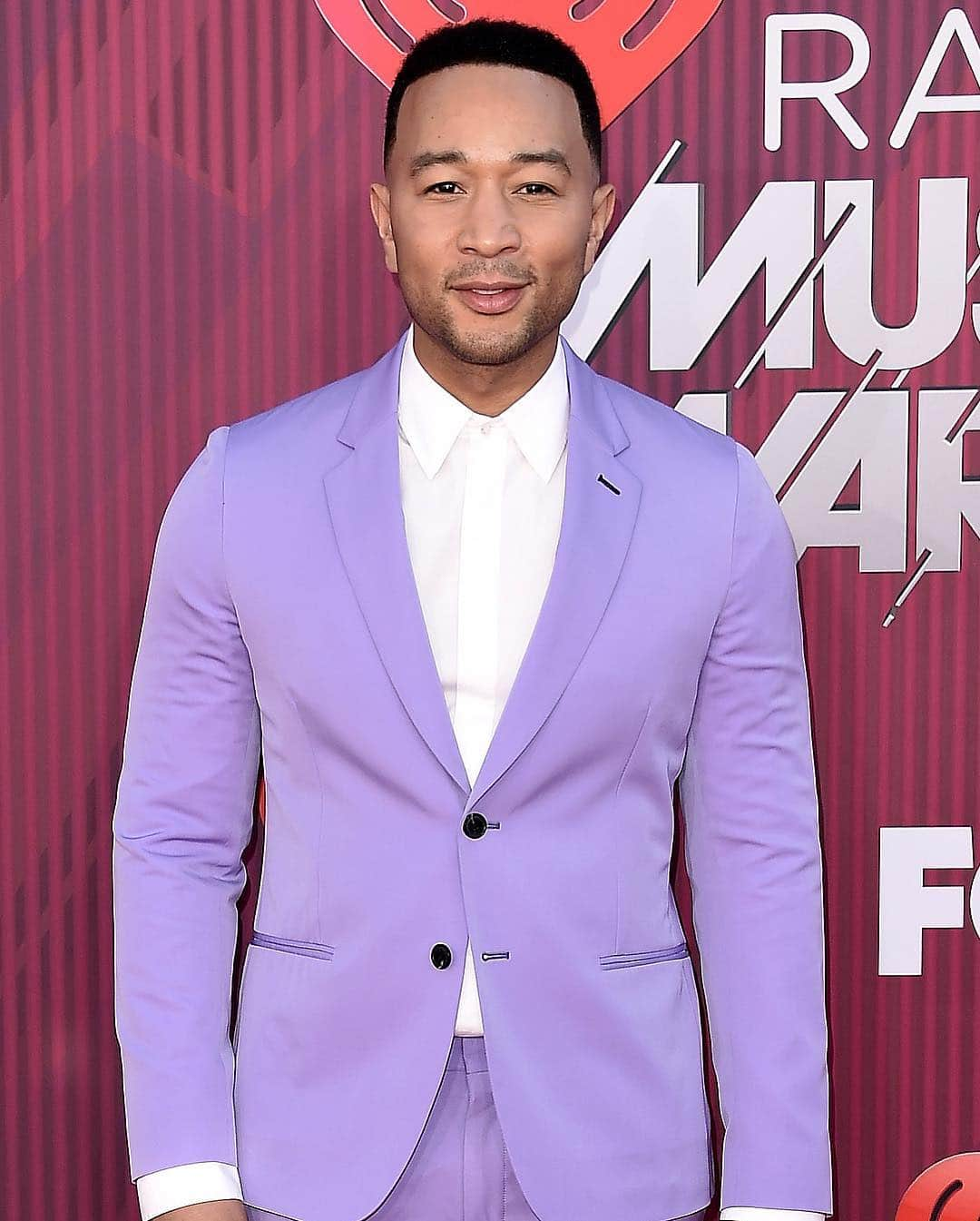 Just Jaredさんのインスタグラム写真 - (Just JaredInstagram)「@johnlegend rocks a @paulsmithdesign suit for the @iheartradio Music Awards! #JohnLegend #PaulSmith #iHeartRadioAwards iHeartRadioMusicAwards Photos: Getty, Fox」3月15日 10時00分 - justjared