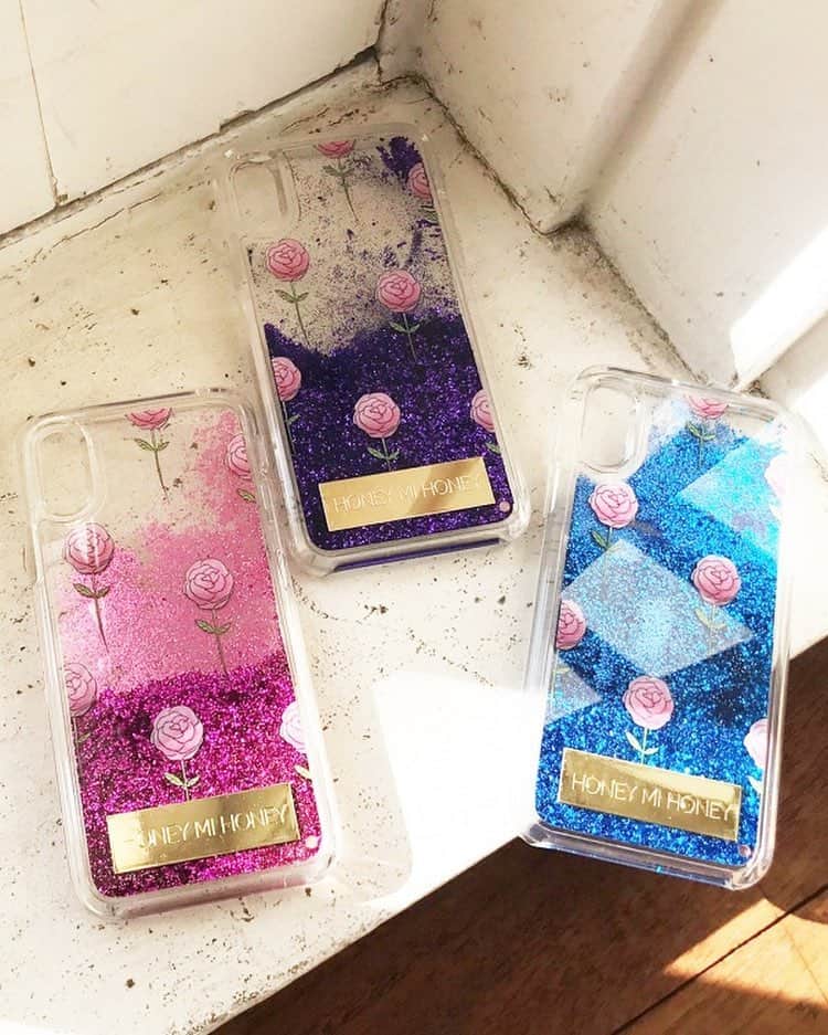 HONEY MI HONEY OFFICIALさんのインスタグラム写真 - (HONEY MI HONEY OFFICIALInstagram)「glitter rose iPhonecase ¥3,300  pink.purple.blue  iphone6/6s7/8	 iphoneX/XS . . (PRE ORDER 10%OFF！) . .  @honeymihoney_style  #HONEYMIHONEY」3月15日 9時53分 - honeymihoney_official