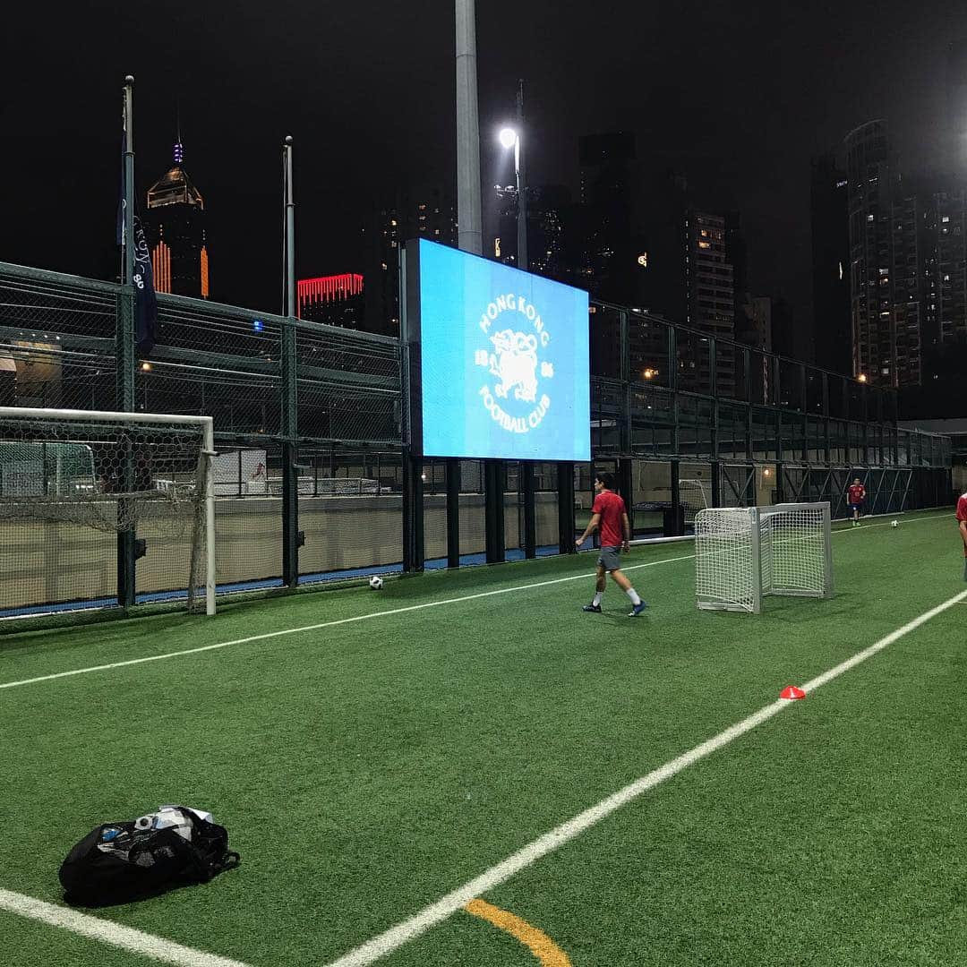 井川祐輔さんのインスタグラム写真 - (井川祐輔Instagram)「香港滞在記#83 やっぱりサッカーは楽し過ぎる…。 久しぶりの練習。 当たり前が当たり前ではなくなった時、当たり前の有難さを痛感する。 Thank you so much HKFC. I had a good time🙇‍♂️ #香港滞在記#香港#サッカー #hongkong#hk#hkfc#hongkongfootballclub #soccer#training#footballlife」3月15日 10時32分 - yusukeigawa_4