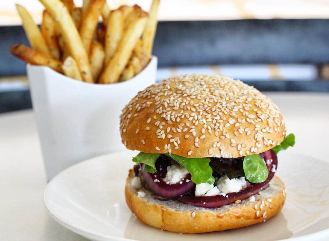 DOMINIQUE ANSEL BAKERYさんのインスタグラム写真 - (DOMINIQUE ANSEL BAKERYInstagram)「Our next burger for Dom’s Burger Park: the Lamb Baaa-ger, with tender ground lamb, verjus red onion, feta, za’atar, greens, and lemon confit aioli on a homemade potato bun. Crispy fries on the side, of course. *** Picnic with us at @189bydominiqueansel Mon-Fri 3/18-22 and 3/25-29, 11:30am-2:30pm.  No reservations needed, just walk in and grab a picnic blanket. 🍔」3月15日 10時40分 - dominiqueansel