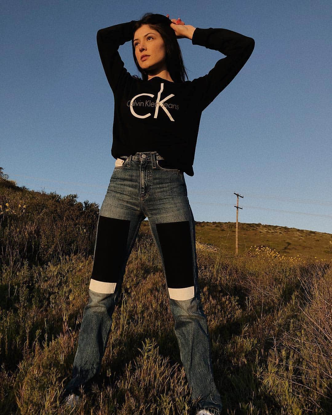 Calvin Kleinさんのインスタグラム写真 - (Calvin KleinInstagram)「Follow suit and #STYLEMYCALVINS like @inez_valenciaa during golden hour ☀️ ⠀⠀⠀⠀⠀⠀⠀⠀⠀ ⠀⠀⠀⠀⠀⠀⠀⠀⠀ ⠀⠀⠀⠀⠀⠀⠀⠀⠀ How do you style your #CALVINKLEINJEANS?」3月15日 10時52分 - calvinklein