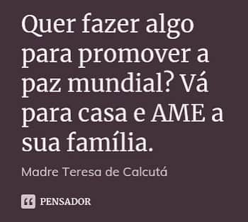 Eliana Michaelichin Bezerraのインスタグラム：「Com tantas notícias ruins, em tão pouco tempo, sinto que a humanidade está carente do básico. Sigo acreditando que estar ao lado de nossos filhos, olhar nos olhos, dialogar, se preocupar de fato, dizer NÃO nas horas certas, acolher nos momentos difíceis, gargalhar juntos, sentar no chão para brincar, ouvir música ao lado deles, responder às dúvidas, estar presente de corpo e alma fazem total diferença no desenvolvimento saudável das nossas crianças. Esses futuros adultos podem fazer um mundo melhor mas precisam de nosso amor e atenção pra que isso aconteça. Ainda da tempo. #paz #amor #compaixão #respeitar #construir #acreditar #transformar #cuidar #zelar #familia」