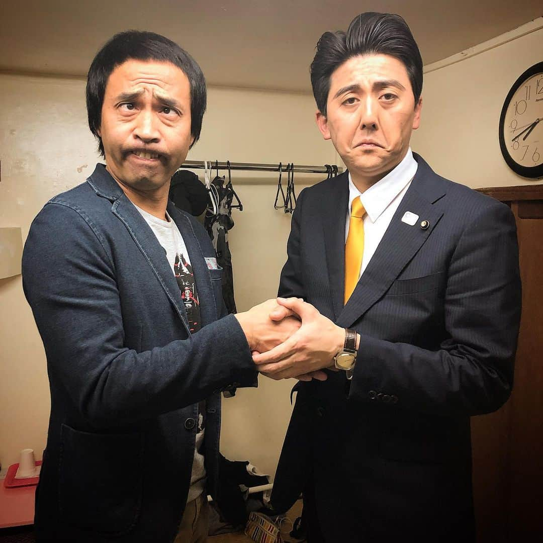 佐竹正史さんのインスタグラム写真 - (佐竹正史Instagram)「先日、京都祇園でワッキーさんとご一緒させて頂き、しっかりと握手をさせて頂きました🤝✨ . . . #本日の首相と握手 #ワッキー さん #ペナルティ #ヒゲグリア #よしもと1の #ファニーフェイス #変顔  #よしもと #吉本 #京都 #会談 #祇園花月 #安倍晋三 #安倍総理 #ビスケッティ佐竹  #japan #japanese #japaneseculture #japanesecomedian #primeminister #shinzoabe #impersonator #me #follow #followme #yolo  #佐竹オススメンバー #お笑い好きな人と繋がりたい」3月15日 10時50分 - sataketty