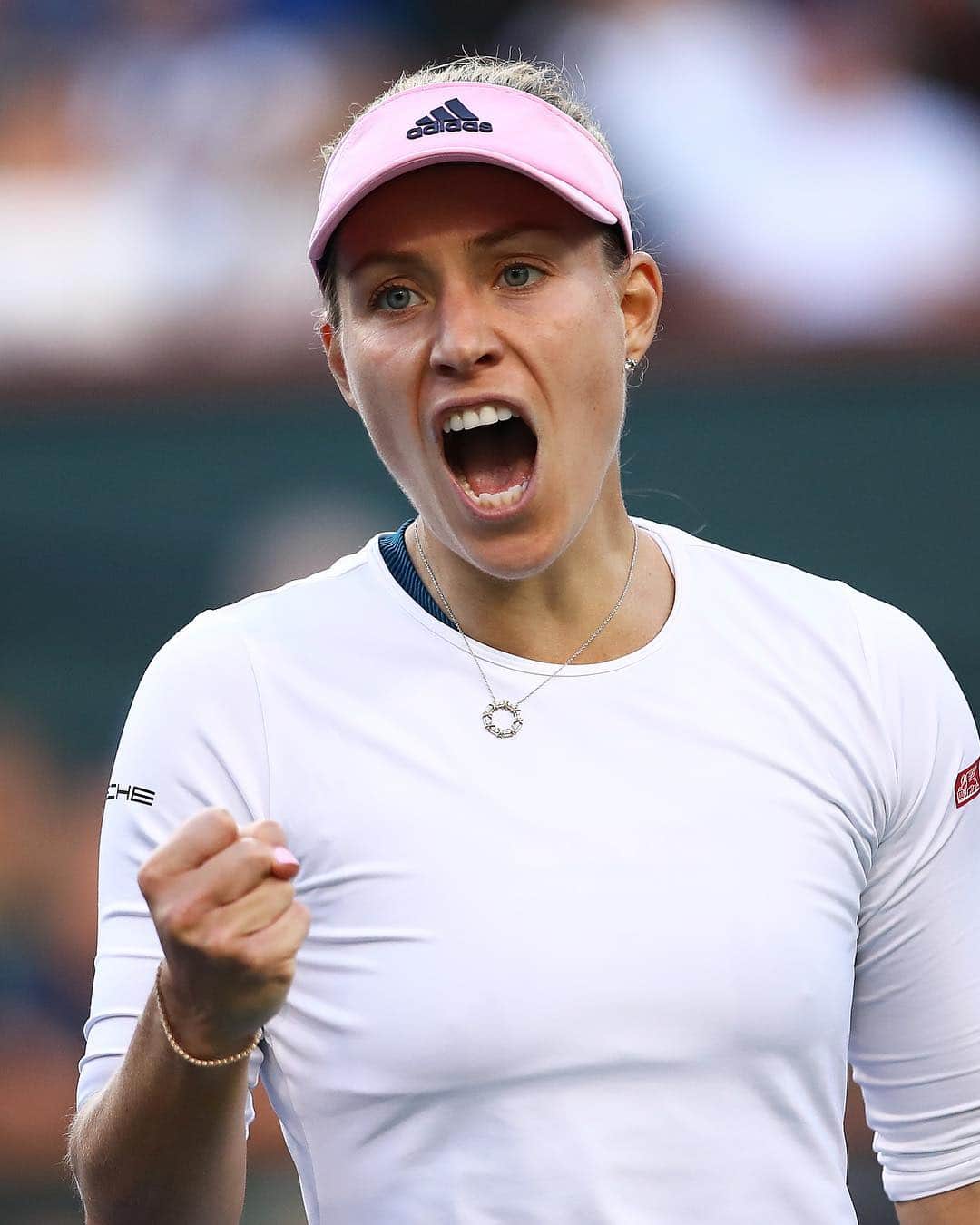 WTA（女子テニス協会）さんのインスタグラム写真 - (WTA（女子テニス協会）Instagram)「Semis clinched 💪🎾🙌 @angie.kerber @bnpparibasopen」3月15日 11時00分 - wta