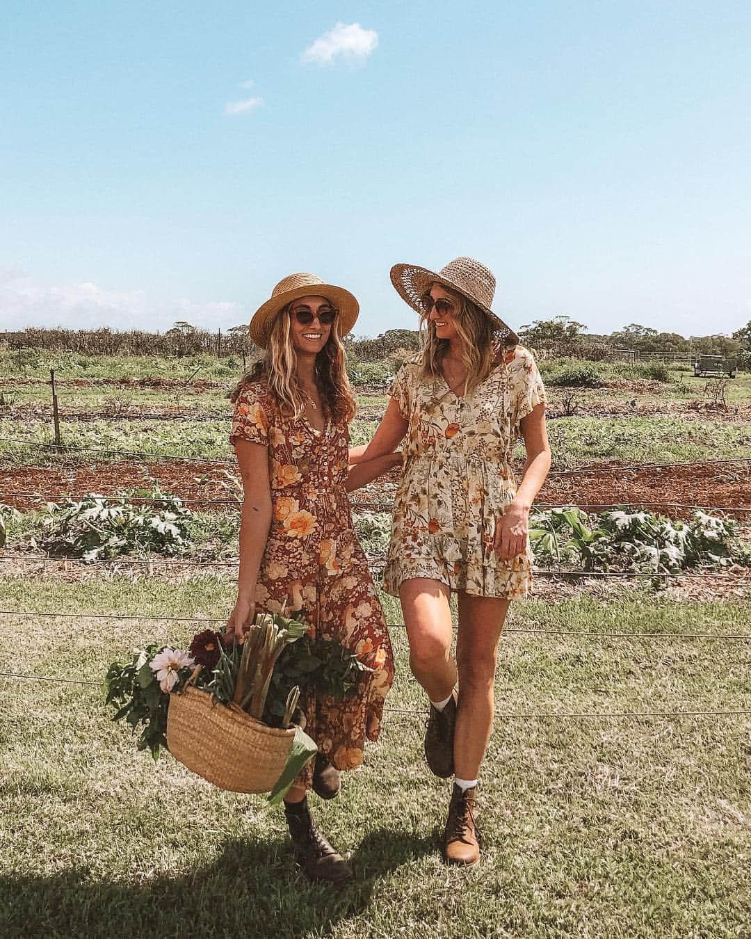 SPELLさんのインスタグラム写真 - (SPELLInstagram)「Some of our office “eco warriors” are working on a fun project ~ first stop a visit to @thefarmatbyronbay @hungry_earth_agroecology 🌿 stay tuned this afternoon for what they were up to! {@caitucker in our Amethyst Jumpsuit ~ still few left +  @_lucyinthesky in #vintagespell} #walkalittlelighter」3月15日 11時01分 - spell