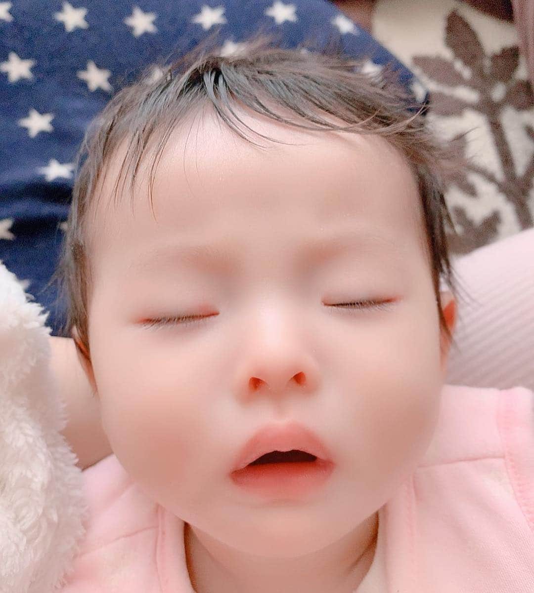 大知めぐみさんのインスタグラム写真 - (大知めぐみInstagram)「#結局 #泣く 笑 . かわいいなぁもう♡笑 . . . . . #ちび #かわいい #眉間のシワ #2018_autumn_baby部 #癒し #愛娘 #生後4ヶ月 #0歳 #0歳児ママ #ベビフル4ヶ月隊 #ママリ #コドモノ #赤ちゃん #赤ちゃんのいる生活 #初育児 #初育児奮闘中 #初出産 #新米ママ #新米ママと繋がりたい #2018_winter_baby部 #baby #japanesegirl #japanesebaby #女の子ベビー #女の子ママ #卒マタ#11月生まれの女の子」3月15日 10時57分 - megmeg0715