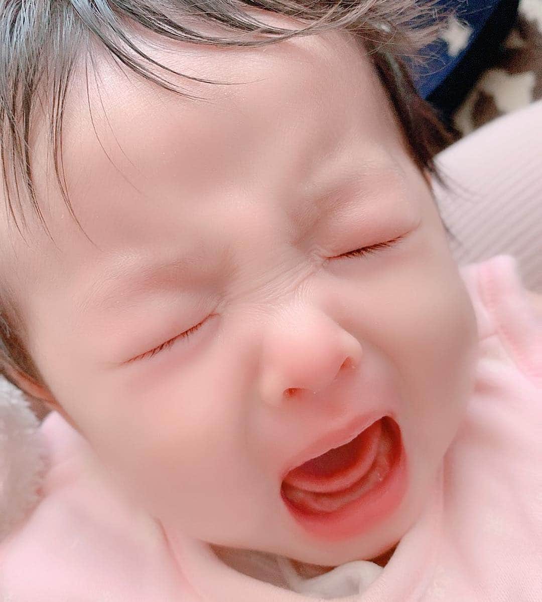 大知めぐみさんのインスタグラム写真 - (大知めぐみInstagram)「#結局 #泣く 笑 . かわいいなぁもう♡笑 . . . . . #ちび #かわいい #眉間のシワ #2018_autumn_baby部 #癒し #愛娘 #生後4ヶ月 #0歳 #0歳児ママ #ベビフル4ヶ月隊 #ママリ #コドモノ #赤ちゃん #赤ちゃんのいる生活 #初育児 #初育児奮闘中 #初出産 #新米ママ #新米ママと繋がりたい #2018_winter_baby部 #baby #japanesegirl #japanesebaby #女の子ベビー #女の子ママ #卒マタ#11月生まれの女の子」3月15日 10時57分 - megmeg0715