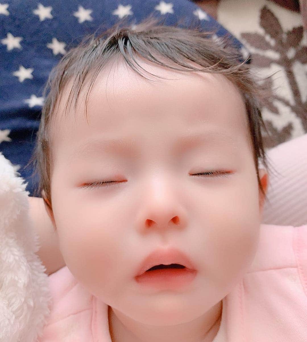 大知めぐみさんのインスタグラム写真 - (大知めぐみInstagram)「#結局 #泣く 笑 . かわいいなぁもう♡笑 . . . . . #ちび #かわいい #眉間のシワ #2018_autumn_baby部 #癒し #愛娘 #生後4ヶ月 #0歳 #0歳児ママ #ベビフル4ヶ月隊 #ママリ #コドモノ #赤ちゃん #赤ちゃんのいる生活 #初育児 #初育児奮闘中 #初出産 #新米ママ #新米ママと繋がりたい #2018_winter_baby部 #baby #japanesegirl #japanesebaby #女の子ベビー #女の子ママ #卒マタ#11月生まれの女の子」3月15日 10時57分 - megmeg0715