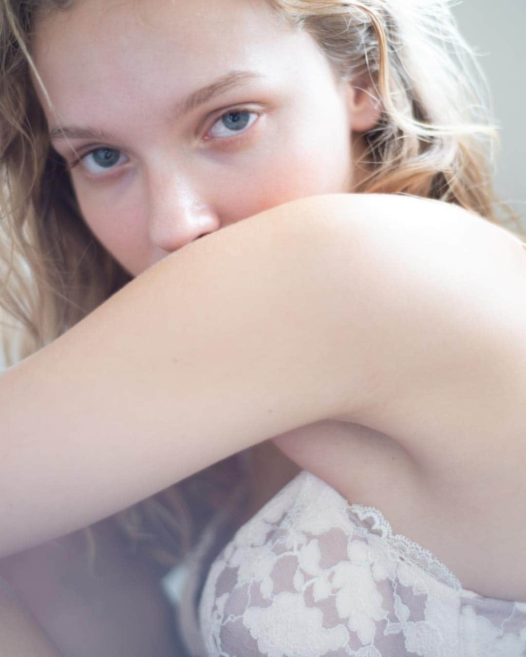 花盛友里のインスタグラム：「Beautyyyyy;) Shooting for @peachjohn_official  Hair and makeup by @mira0911  Direction by @m_machik0」