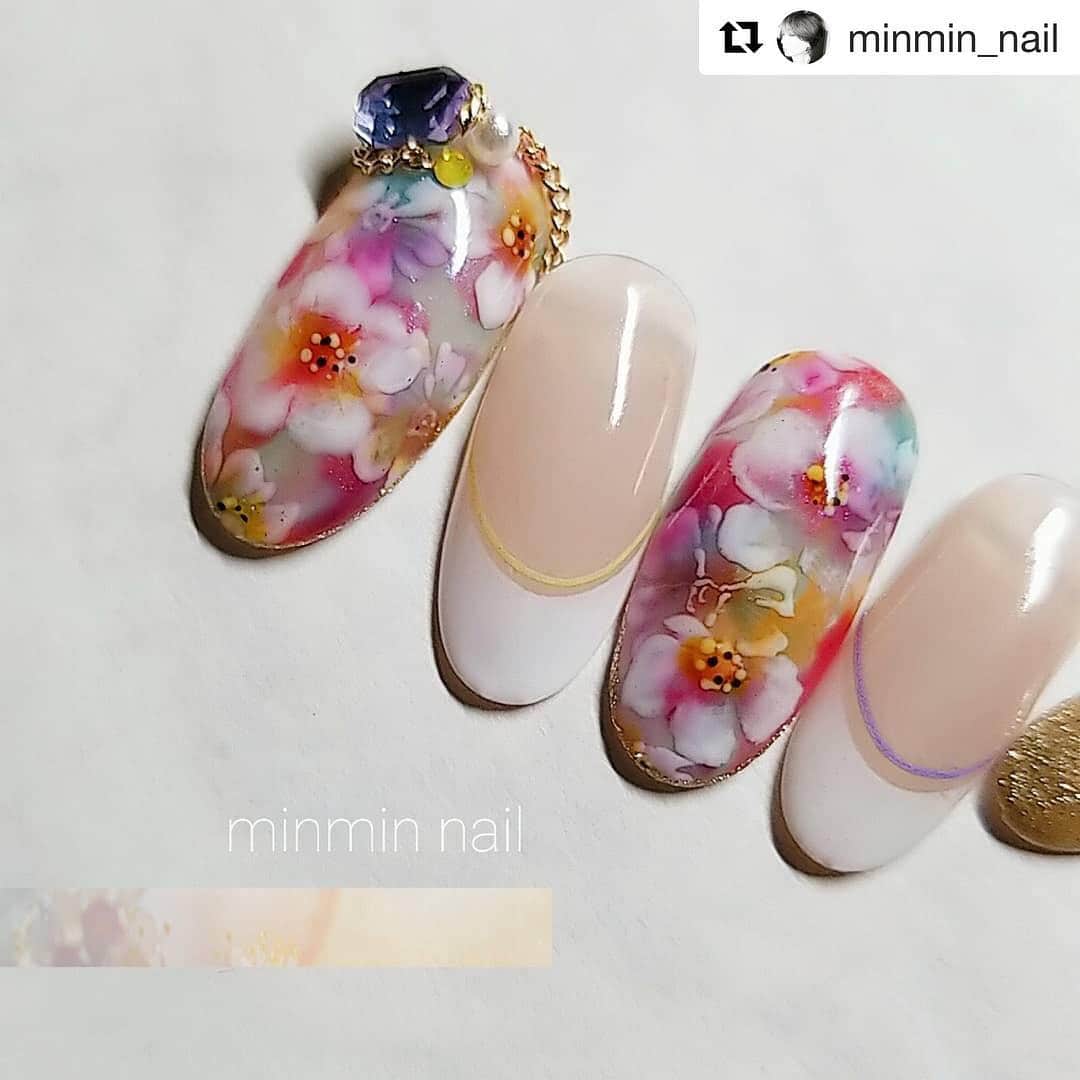 VETRO Tokyoさんのインスタグラム写真 - (VETRO TokyoInstagram)「#Repost @minmin_nail with @get_repost ・・・ 春はとことんFlower🙈ww  Bellaforma"Hua"シリーズをふんだんに使用♡ 165.166.167.170  4/9・名古屋カロンさんにて無料アートセミナー開催♪ まよなく募集ご案内します🙇 皆様にSpringアートご紹介できるのが楽しみです。 絶対に可愛く決まるコツを盛り沢山ね😉」3月15日 11時21分 - vetro_tokyo