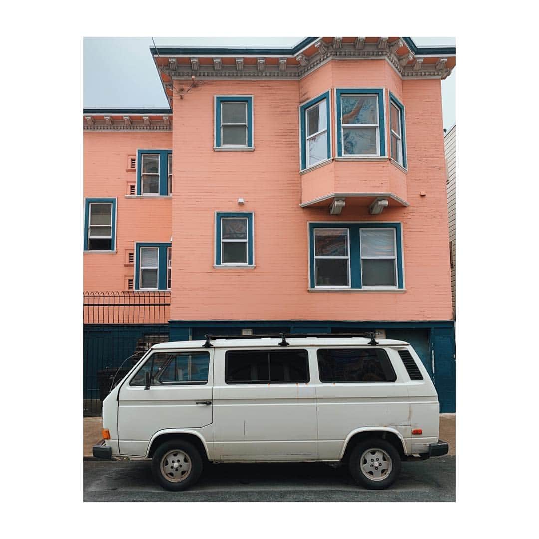 Melissa Santiagoのインスタグラム：「This color palette is *chef’s kiss* #AutosOfTheMission」