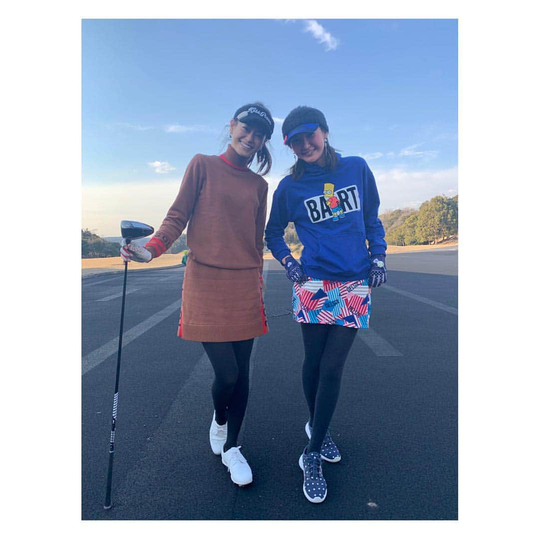 美優さんのインスタグラム写真 - (美優Instagram)「今年初のラウンド…🏌️‍♀️💦 碧ちゃんと💓 ， 練習サボりすぎ…のスコアでした🤭 ， 暖かくなってきたし、今年も頑張るぞーーー‼︎ ， パーカー#zarakids  スカート#delsol サンバイザー#V21 スニーカー#nike  #golf #ゴルフ #ゴルフ女子 #⛳️」3月15日 11時34分 - miyu11_20