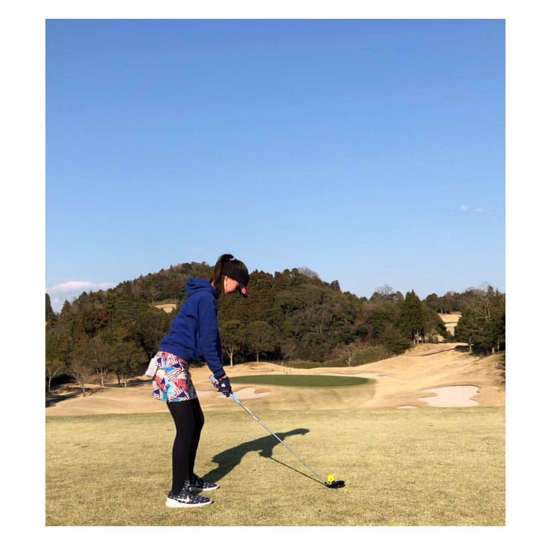 美優さんのインスタグラム写真 - (美優Instagram)「今年初のラウンド…🏌️‍♀️💦 碧ちゃんと💓 ， 練習サボりすぎ…のスコアでした🤭 ， 暖かくなってきたし、今年も頑張るぞーーー‼︎ ， パーカー#zarakids  スカート#delsol サンバイザー#V21 スニーカー#nike  #golf #ゴルフ #ゴルフ女子 #⛳️」3月15日 11時34分 - miyu11_20