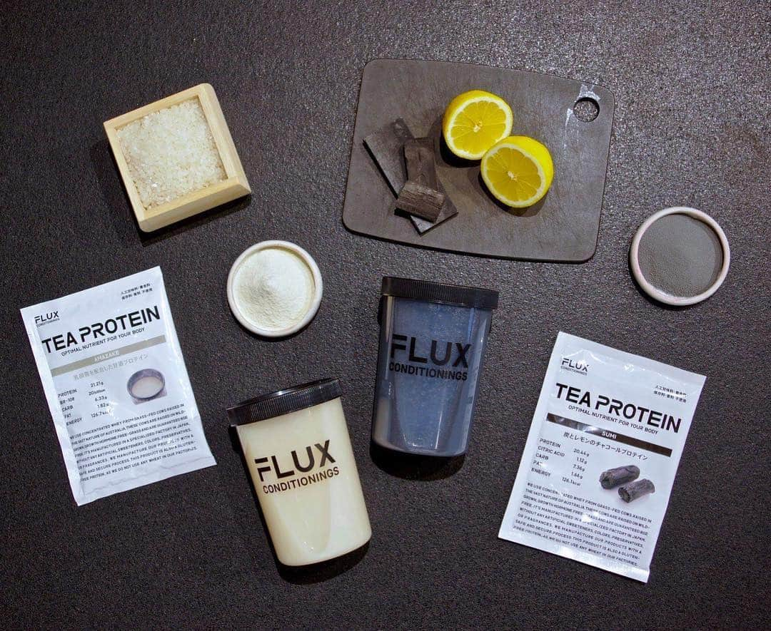 FLUX CONDITIONINGSさんのインスタグラム写真 - (FLUX CONDITIONINGSInstagram)「＼＼『TEA PROTEIN』に新フレーバーの「AMAZAKE」と「SUMI」が登場‼／／ ・ FLUXCONDITIONINGSオリジナルプロテイン『TEA PROTEIN』に新フレーバーの「AMAZAKE（甘酒）」と「SUMI（炭）」が登場しました！ ・ 本日より、伊勢丹 新宿店 本館地下2階「ビューティアポセカリー」にて先行発売しております。 ・ AMAZAKE（甘酒）／身体の中からスッキリ 赤ちゃん由来ビフィズス菌BR-108が1食（32g）あたり200億個配合しており、爽快な生活をサポート致します。更に、麹や酒粕も配合し、甘酒本来の風味で美味しく飲める甘酒プロテインです。 ・ SUMI（炭）／リカバリーに最適 長野県伊那産の赤松妙炭を1食（32g）あたり1,000㎎配合で炭の吸着力が魅力です。更に、運動後に嬉しいクエン酸を1食（32g）あたり1,120㎎配合。レモン味の爽やかで、スッキリとした炭プロテインです。 ・ お近くにお立ち寄りの際は、ぜひチェックして下さい！ ・ ※甘酒はFLUXCONDITIONINGS並びにFLUX CAFE店頭でも販売しております。 ・ #teaprotein #fluxcafe #fluxconditionings #フラックスコンディショニングス #代官山ジム #protein #tea #matcha #ティープロテイン #抹茶プロテイン #抹茶 #プロテイン #ホエイプロテイン #プロテイン女子 #ヘルシープロテイン #美味しいプロテイン #飲みやすいプロテイン #healthyprotein #栄養 #ジムカフェ #代官山 #代官山カフェ #東京カフェ #フィットネス #ジム #ヘルスケア #健康 #ナチュラルローソン #naturallawson」3月15日 11時45分 - flux.conditionings