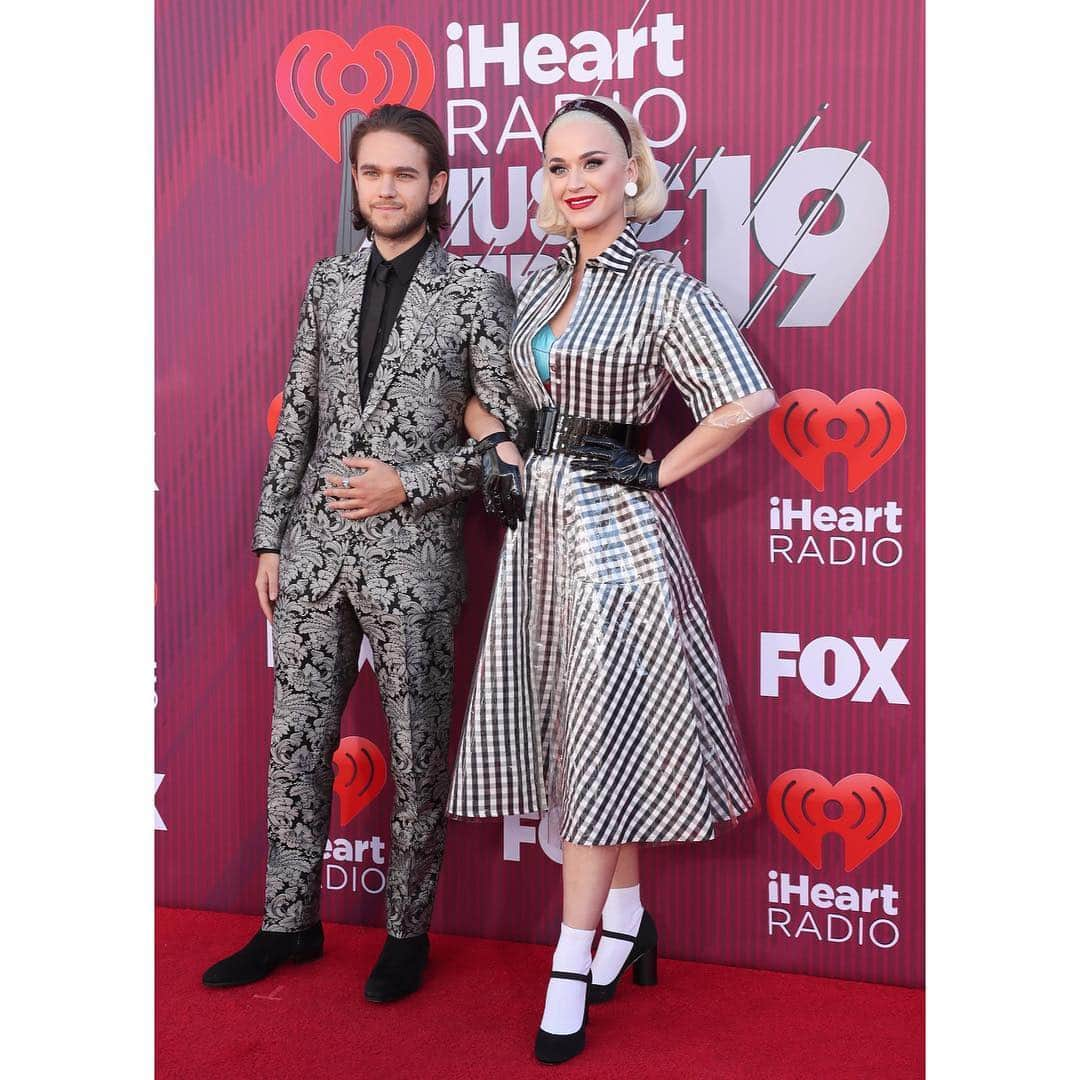 ケイティ・ペリーさんのインスタグラム写真 - (ケイティ・ペリーInstagram)「Red Carpet Experiment #3.14 for #365zeddxkaty: SUCCESS ✔Thanks for having @zedd and I at the #iheartawards2019 ❤️@iheartradio」3月15日 12時02分 - katyperry