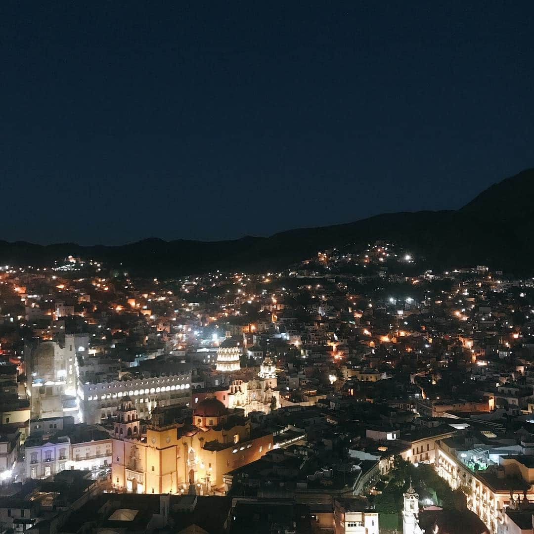 船曳ひろみさんのインスタグラム写真 - (船曳ひろみInstagram)「世界遺産の街 #pipila サンセットから夜景まで綺麗すぎて ため息💭 これを見るためにグアナファト来たけど来た甲斐あった♡ ────────────── #mexico #pi_tabi」3月15日 11時40分 - hiromi_funabiki