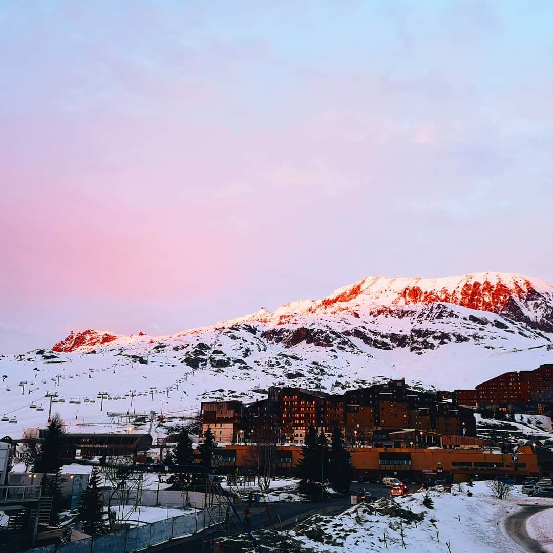 クリスティン・ウェイのインスタグラム：「Last day of the trip. I'm gonna miss thr snow of Alpe d'Huez. One of my amazing memories.#ski #alpedhuez #skiinfrance #welltravelled」