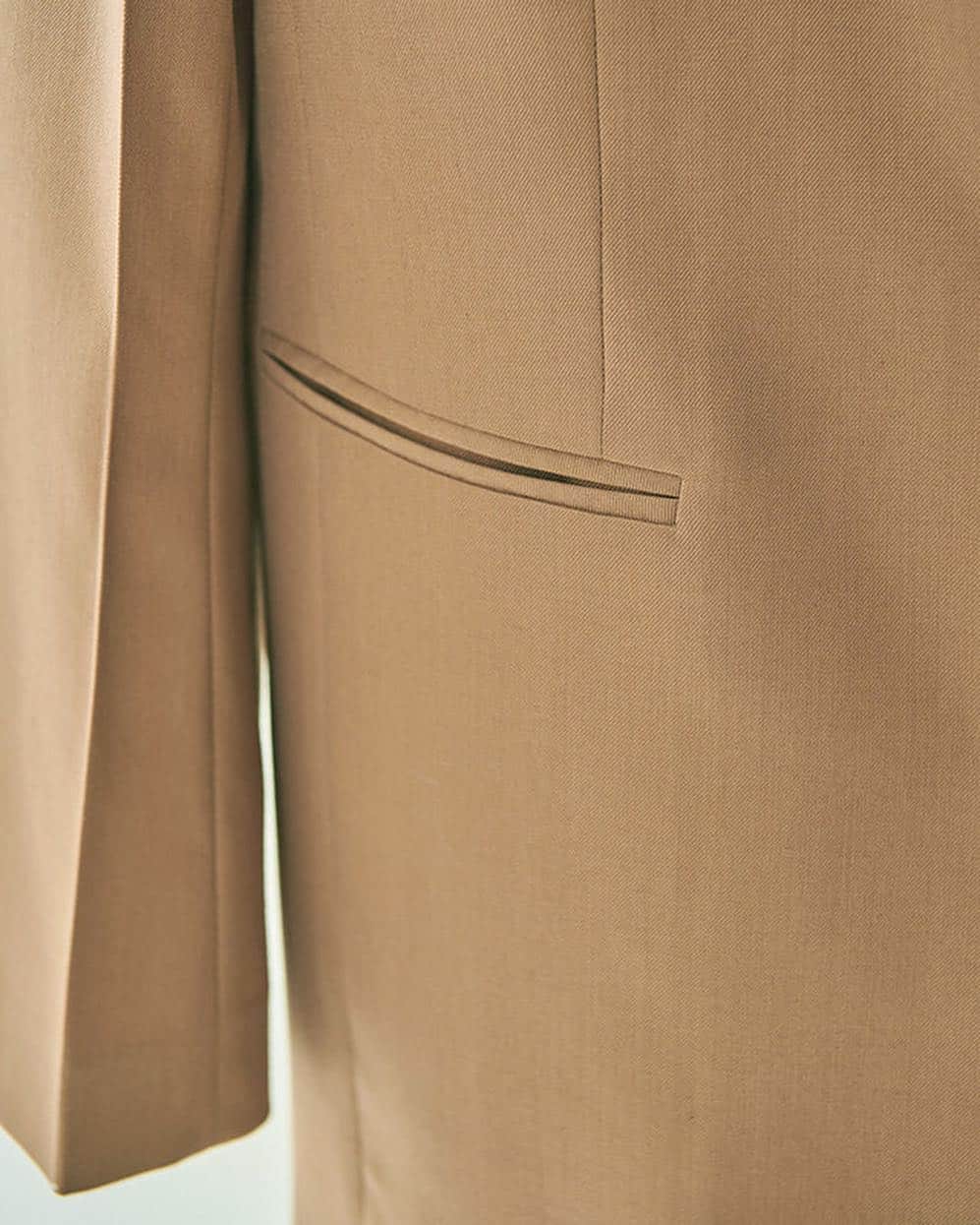 パク・ウンジさんのインスタグラム写真 - (パク・ウンジInstagram)「💎𝑯𝒊𝒈𝒉  𝑸𝒖𝒂𝒍𝒊𝒕𝒚 𝑴𝒐𝒎𝒆𝒏𝒕𝒔 𝑬𝒈𝒆𝒆𝒑𝒂𝒓𝒌. . ▪️We release a new product ‘le beige JK’. . •Intended for a slightly loose fit •Non-stretchy fabric •Classic beige color •50% wool, 50% polyester; lining: 100% cupra •Model is 171cm wearing a M(66) size. •Overseas delivery. .  #egeepark #이지파크 #디자이너브랜드 #자체제작 #박은지 #qualityprice @egeepark_official #박은지옷만들기」3月15日 21時12分 - egeeparkcom