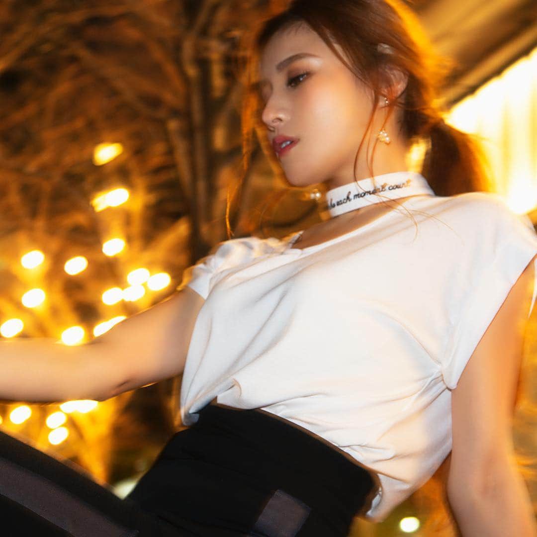 RESEXXYさんのインスタグラム写真 - (RESEXXYInstagram)「. 【go out with MIRIN@cjd_mirin が着る RESEXXY 「女っぽTシャツ」coordinate✨ . #atnight . 【3/14(木)発売】 ☑︎テレコTシャツ WHT/BLK/PNK/KHA ¥3,990+tax . . 3/14(木)12:00〜RUNWAYchannelにて 特集ページ公開中❣️ . 📍WEBSTOREはトップのURLから飛べます #リゼクシー #RESEXXY#resexxy_code #resexxy_official#resexxy」3月15日 21時09分 - resexxy_official