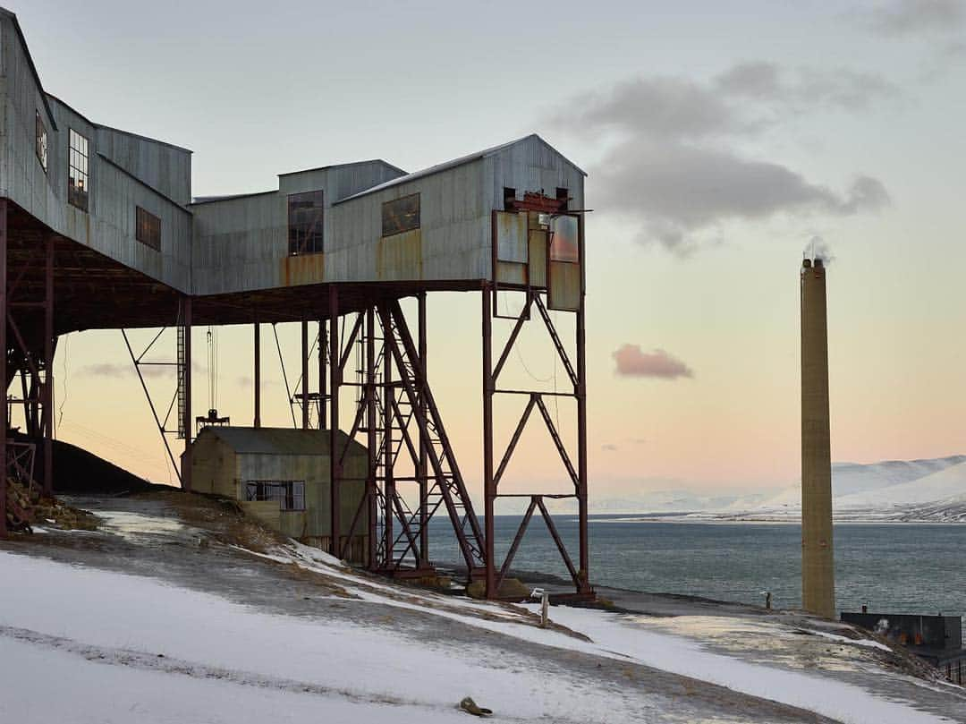 thephotosocietyさんのインスタグラム写真 - (thephotosocietyInstagram)「Photo by @paoloverzone // The Taubanesentralen, part of the former mining facilities in Longyearbyen Svalbard, Norway. The coal mining industry on Svalbard developed during the early 20th century.  While on assignment in Svalbard I was impressed by the beauty of this installations with the colors changing depending one the light. @thephotosociety  #svalbard #norway #climatechange #arctic #longyearbyen @mareverlag #coal Follow me @paoloverzone for more images and stories.」3月15日 21時12分 - thephotosociety