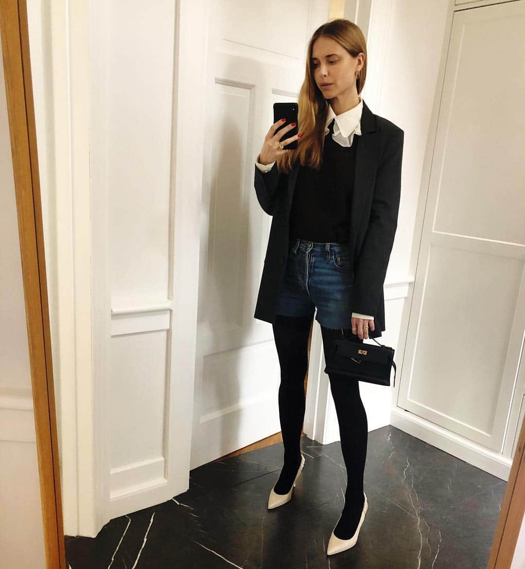 ペニーレ・タイスベックさんのインスタグラム写真 - (ペニーレ・タイスベックInstagram)「New favorite uniform - love the mini shorts with blazer combo」3月15日 21時15分 - pernilleteisbaek