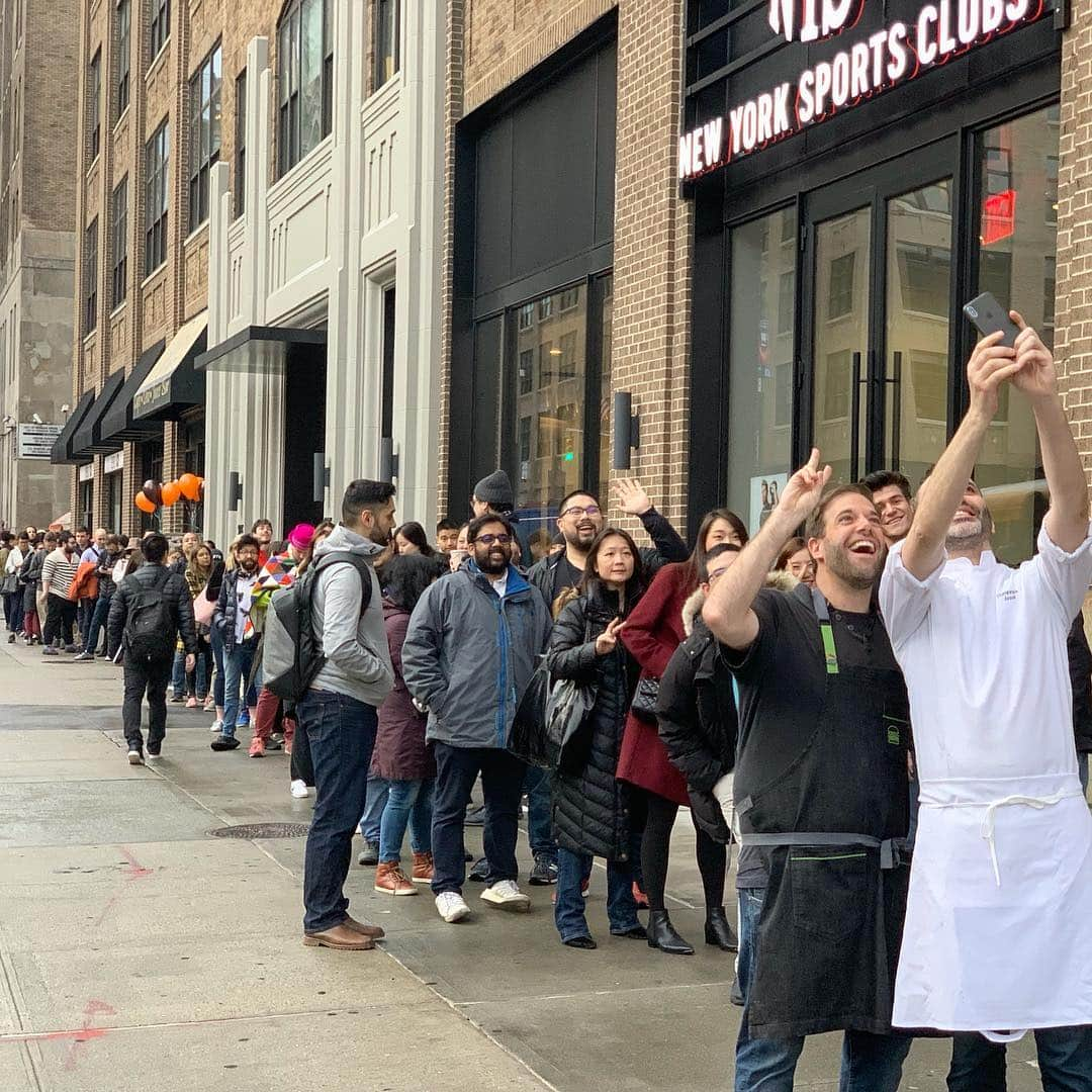 DOMINIQUE ANSEL BAKERYさんのインスタグラム写真 - (DOMINIQUE ANSEL BAKERYInstagram)「Good morning everyone! Nice to see all your 😊bright and early @shakeshack (Innovation Kitchen on 7th and Clarkson). Getting some 200 #katsueggsando ready for you with @mark_rosati inside. And of course, gotta take a moment to thank our small but mighty team working hard today. (We’re back tomorrow at 8am!)」3月15日 21時17分 - dominiqueansel