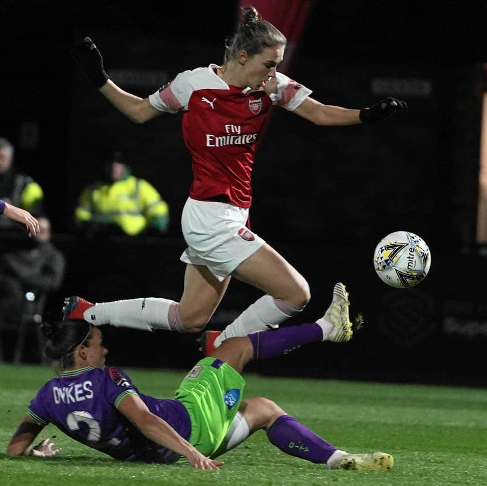 Arsenal Ladiesさんのインスタグラム写真 - (Arsenal LadiesInstagram)「3 POINTS ↔️ 😁 into the weekend 👊  #Fridayfeeling #WeAreTheArsenal #ArsenalWFC 📸: @joerdeli」3月15日 21時20分 - arsenalwfc