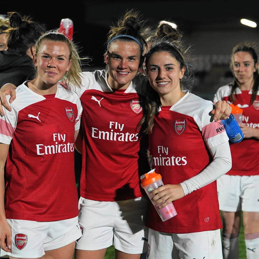 Arsenal Ladiesさんのインスタグラム写真 - (Arsenal LadiesInstagram)「3 POINTS ↔️ 😁 into the weekend 👊  #Fridayfeeling #WeAreTheArsenal #ArsenalWFC 📸: @joerdeli」3月15日 21時20分 - arsenalwfc