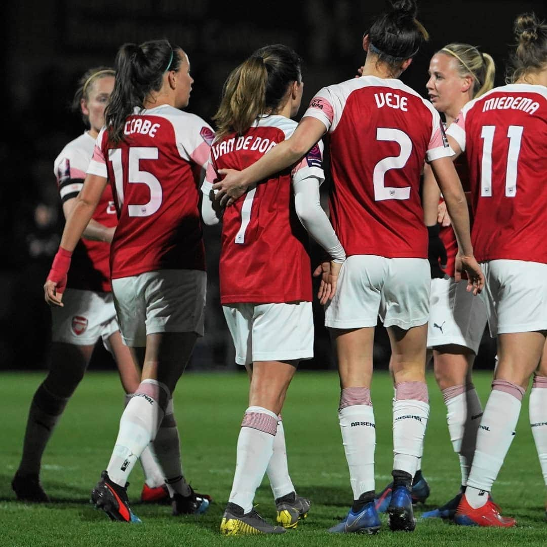 Arsenal Ladiesさんのインスタグラム写真 - (Arsenal LadiesInstagram)「3 POINTS ↔️ 😁 into the weekend 👊  #Fridayfeeling #WeAreTheArsenal #ArsenalWFC 📸: @joerdeli」3月15日 21時20分 - arsenalwfc