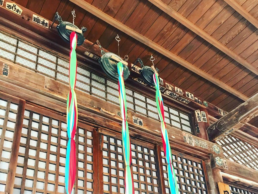 小嶋晶子さんのインスタグラム写真 - (小嶋晶子Instagram)「Last Saturday, my mom and I went to the Abe-Monjuin temple in Nara. The Abe-Monjuin Temple is one of the oldest Buddhist temples in Japan. We also went to worship Ukiumi-do Hall. (The main god of worship of this hall is Benzaiten, a deity which brings good luck.) We did ‘Shichi mairi’ there. The Shichi mairi prayer is where you walk around the hall seven times while praying, each time, for a wish to come true. I hope my mom’s wish comes true.  母と一緒に安倍文殊院へ。本堂を参拝後に浮御堂にて七参り。ぼけ封じ...神様お願いしますょ🥺🙏 #安倍文殊院 #ぼけ封じ #浮御堂 #奈良 #日本 #abemonjuintemple #nara #japan #🇯🇵」3月15日 21時25分 - kojimamajiko