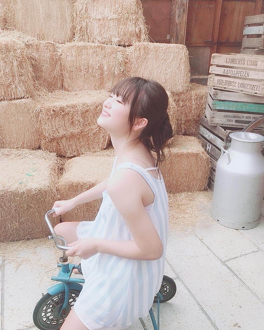 遠藤みゆさんのインスタグラム写真 - (遠藤みゆInstagram)「. 本日ふわふわ2ndデジタル写真集 発売日です〜☺︎︎❤︎ . なんとな場所で撮影しました！！ 120ページの大ボリュームなので 皆さん絶対チェックしてください❤︎ . #ふわふわ #もっとふわふわです #遠藤みゆ #デジタル #写真集 #2nd #見てね ##オフショット #自転車 #笑顔 #smile #followme #likeme #selfie #girls」3月15日 21時27分 - endoomiyu