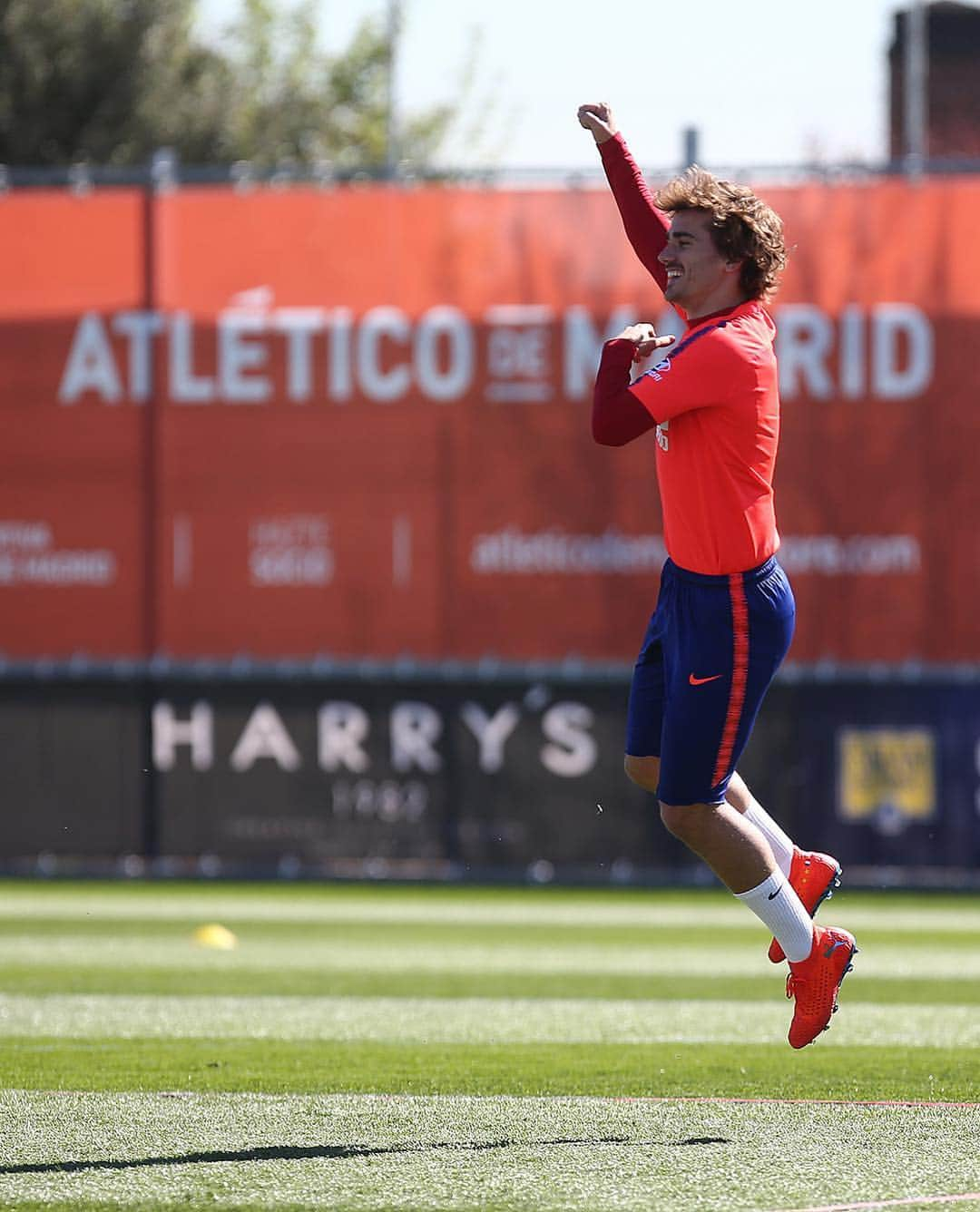 アトレティコ・マドリードさんのインスタグラム写真 - (アトレティコ・マドリードInstagram)「Preparados para el #AthleticAtleti 💪 Ready to fight!  #LaLiga #Atleti #AúpaAtleti」3月15日 21時34分 - atleticodemadrid