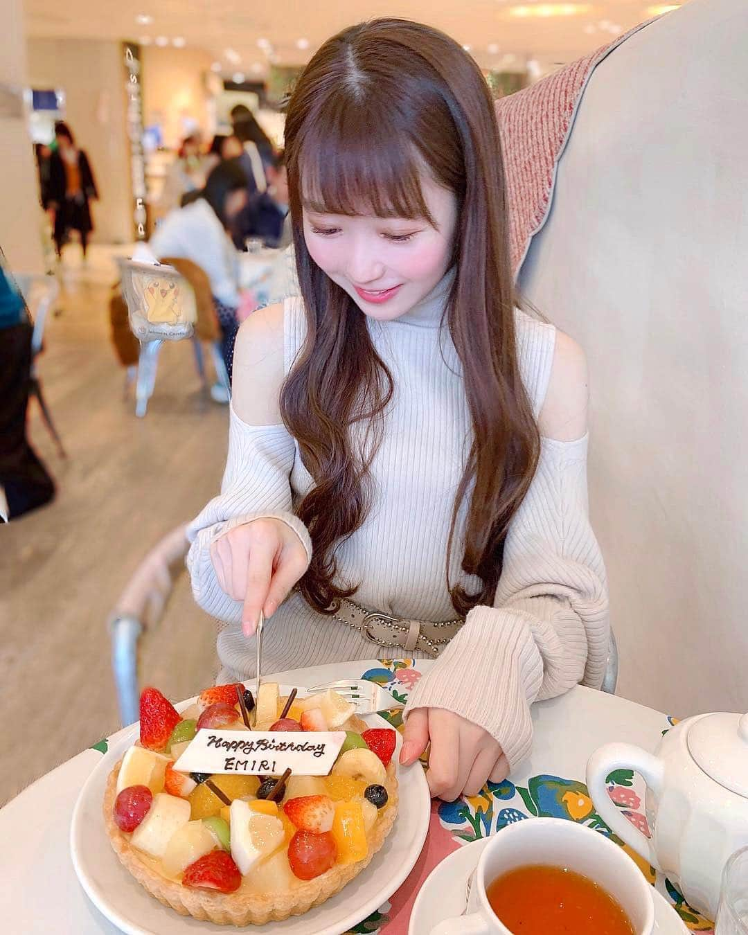 大谷映美里さんのインスタグラム写真 - (大谷映美里Instagram)「🎂🐈🎂🐈 ㅤㅤㅤㅤㅤㅤㅤㅤㅤㅤㅤㅤㅤ 今日で21歳になりました♡ ㅤㅤㅤㅤㅤㅤㅤㅤㅤㅤㅤㅤㅤ 不器用なところもあるわたしですが、 皆さんを幸せに大切にしたいとは常に考えています🌸 ㅤㅤㅤㅤㅤㅤㅤㅤㅤㅤㅤㅤㅤ また1年と、よろしくお願いします。💕 ㅤㅤㅤㅤㅤㅤㅤㅤㅤㅤㅤㅤㅤ 大好きなフルーツタルトを お母さんと食べに行ったよ〜🍴ホールで☺️☺️☺️ ㅤㅤㅤㅤㅤㅤㅤㅤㅤㅤㅤㅤㅤ #20190315」3月15日 21時44分 - otani_emiri