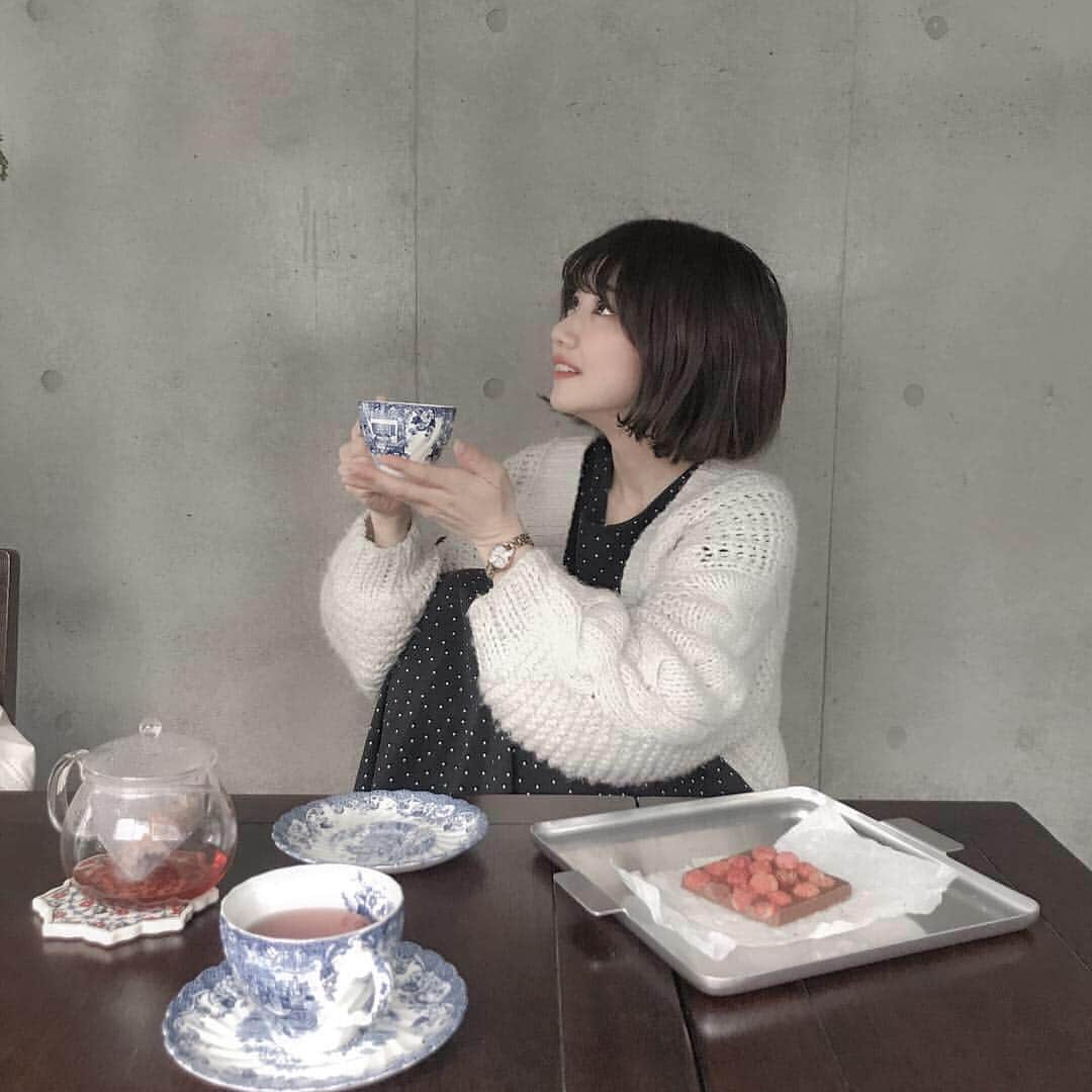 のインスタグラム：「今まで時計は仕事用に メンズぽいブラックの 時計とか身につけていたのですが、 LUKIAのLady Goldに変えてみました♡ . 時計一つで、大人の女性になった気分で不思議🐶 LUKIAのLady Goldは  肌馴染みが良いお洒落な色味で いろんなテイストのお洋服にも 合いそう♡ SEIKOだから機能はもちろん文句なしで これから使うのが楽しみ♡  #LUKIA #LadyGold #PR #レディゴールド #レディダイヤ」