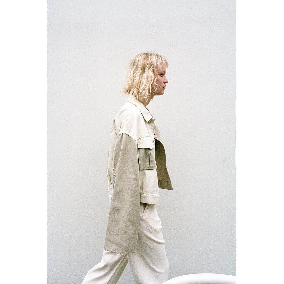 KUROのインスタグラム：「19SS COLLECTION Minimalism in military #pfw #kuro #kurodenim #denim#military#charliemay」