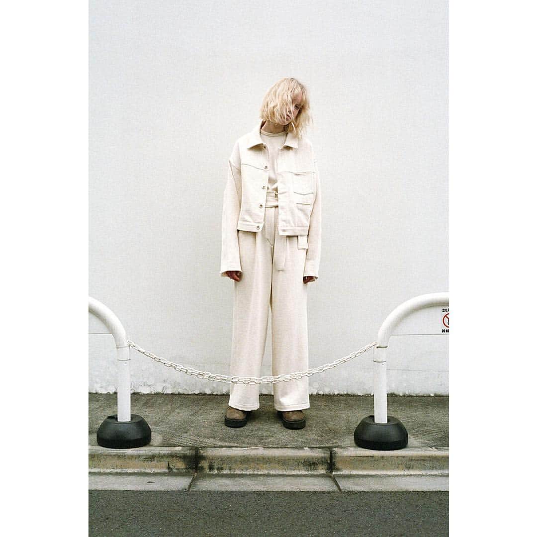 KUROのインスタグラム：「19SS COLLECTION Minimalism in military #pfw #kuro #kurodenim #denim#military#charliemay」