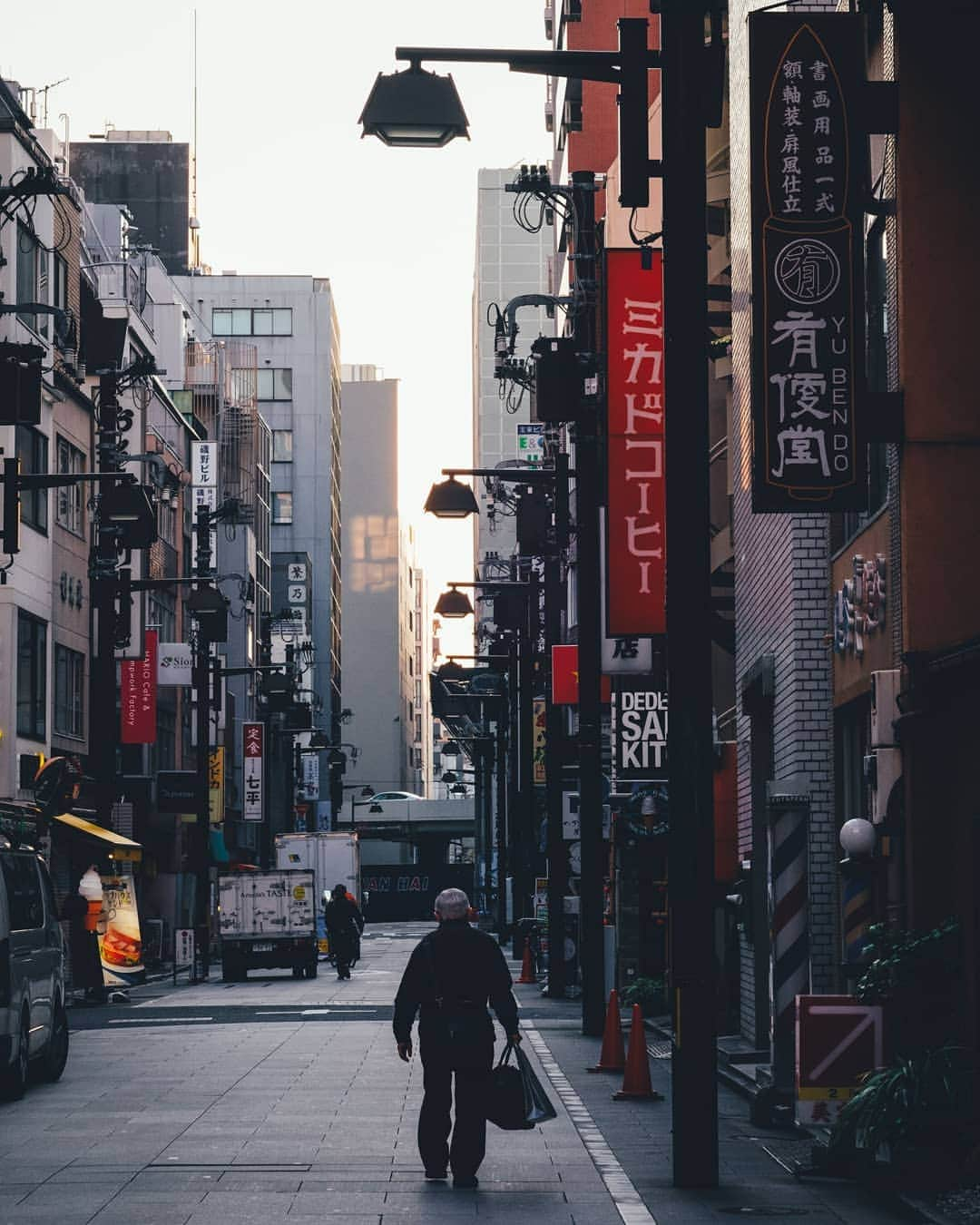 Takashi Yasuiさんのインスタグラム写真 - (Takashi YasuiInstagram)「the begining of a day in Tokyo」3月15日 22時08分 - _tuck4