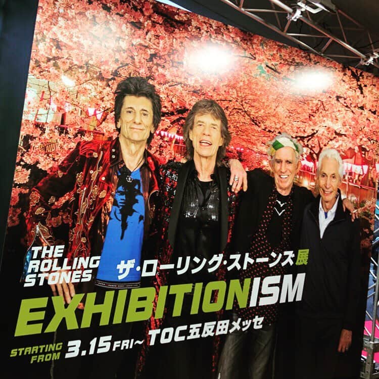 世手子さんのインスタグラム写真 - (世手子Instagram)「Respect the Dear Rolling Stones p(^_^)q I am happy to read everybody's comments(⌒▽⌒) So, I went to a very enjoyable Rolling Stones exhibition(*´∀｀*) https://stonesexhibitionism.jp/ #ストーンズ展 に ダンサーそして役者の #加賀谷風花 ちゃんといってきたよー(ﾟ∀ﾟ) #StonesExhibit は本当かっこよすぎて @therollingstones の偉大さを痛感させられる展示会だったよー( ＾∀＾) 楽器も全部カッコエエ！！ こちらの展示会は 2019年 3月15 日(金)から5月6日(月・振休) まで! 「ザ・ローリング・ストーンズ」自身のプロデュースによる 大規模な企画展「Exhibitionismーザ・ローリング・ストーンズ展 delivered by DHL / official Japan sponsor 才能発掘アプリ Fairchance」#TOC五反田メッセ で開催してるので #ローリングストーンズ ファンは必ず行くべし！ この日は気合いを入れて！ 3/17まで開催中の池袋PARCO popupstoreで @equl_shop #EQUL の新作のワンピースゲット(*'ω'*) ロックテイストコーディネートで着ていったよー(=´∀｀) いぇーーーーーい！ ロックー！！！ 今夜もいい酒が飲めるぜー！w」3月15日 22時10分 - rojide