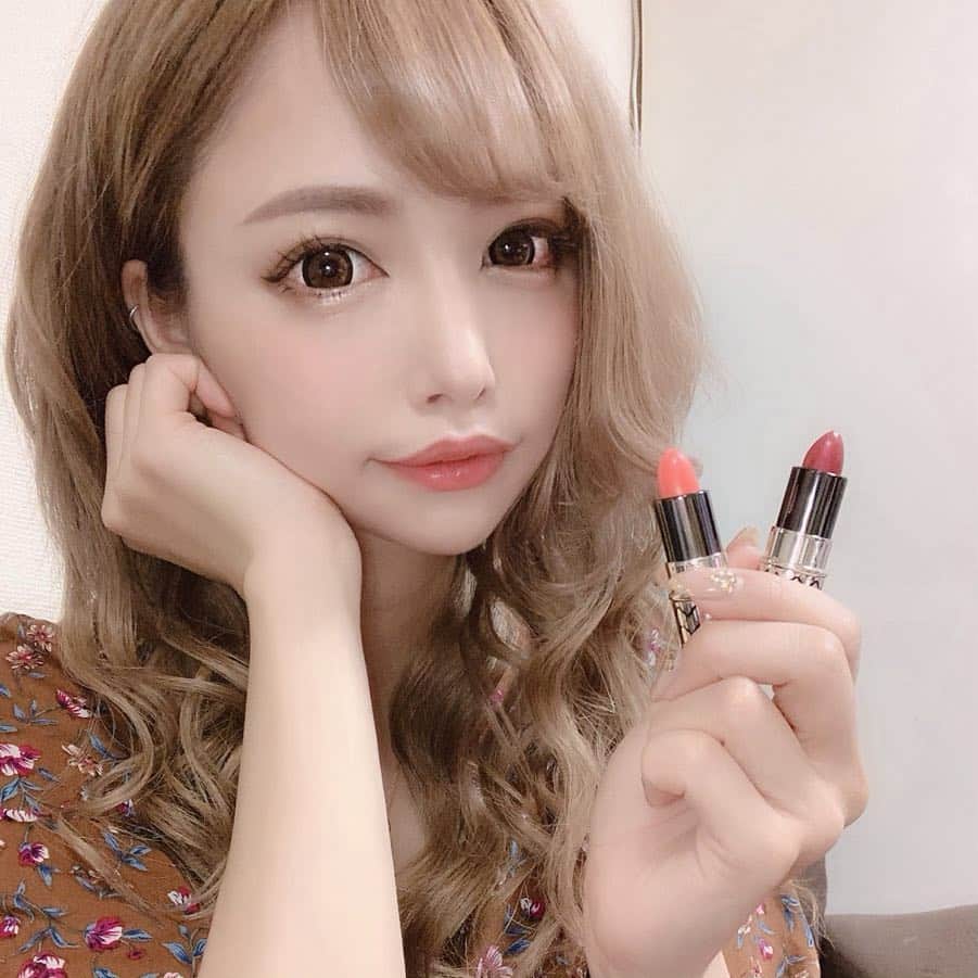 のインスタグラム：「マキアージュさんから頂いた新発売のルージュミニ💄✨ 小さくて可愛い💕 持ち運びにもかさばらないのが◎！ 全10色のカラバリなんだけど、mix塗りするのがおすすめ🥰 この日はコーラルオレンジとブラウンレッドでシックに大人っぽく❤️ 透明感のある発色で伸びも良いよ✨ YouTubeでもレビューしてみようかな😌 試してみてね💋 ． #maquillage #マキアージュ #ルージュミニ #ルージュ #口紅 #リップ  #コスメ  #新作コスメ  #mix塗り  #maquillage_pr @maquillage_jp」