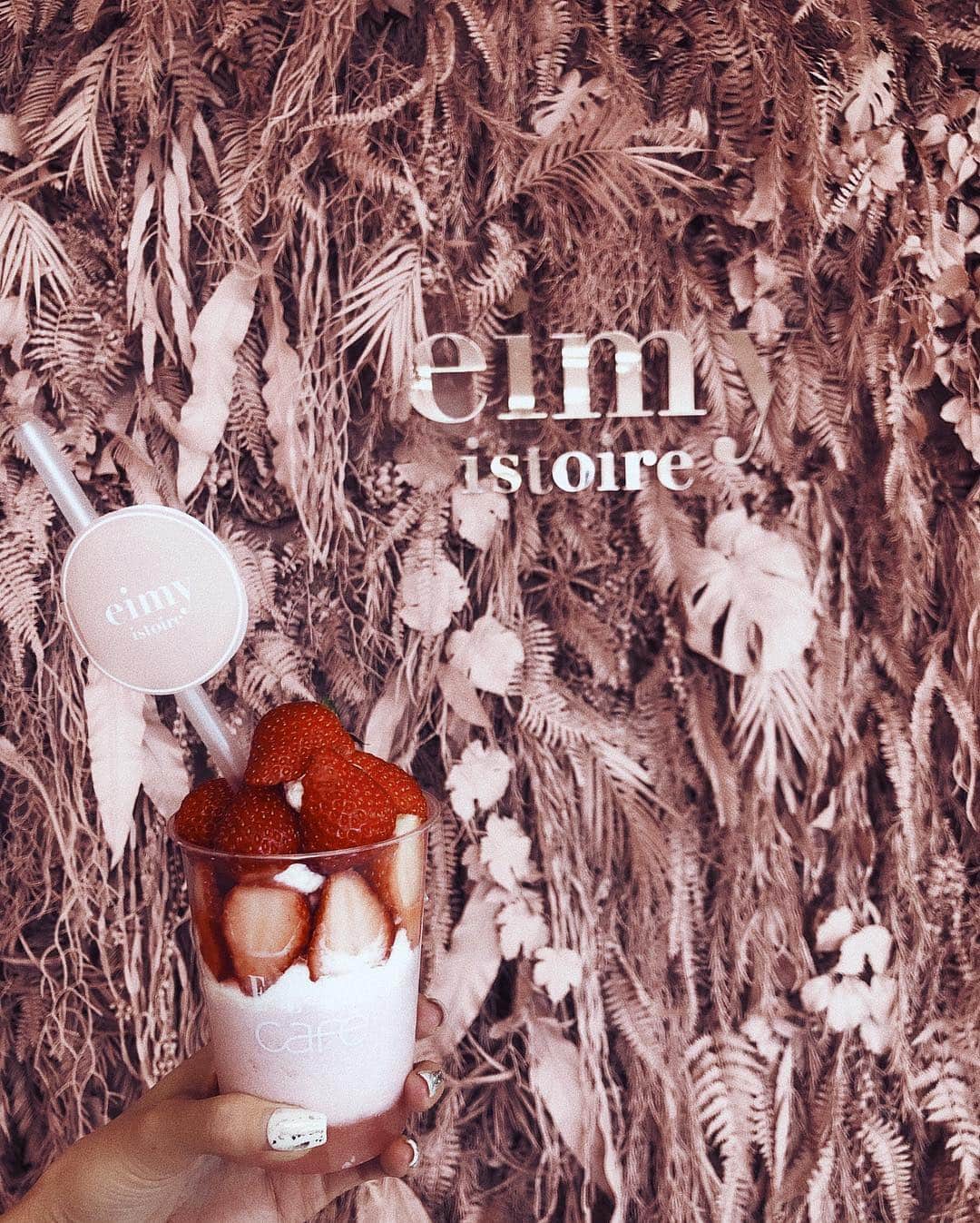 のインスタグラム：「*⋆✈ ご招待頂き @eimyistoire_official の受注会へ❤️ たくさんオーダーしてしまった🥰 スタッフさんもお洋服も可愛いすぎた🥴🧡 ・ ・ #ootd #コーデ #モデル #ファッション #travel #旅行 #化粧  #model #coordinate #ヨガ #yoga  #東京 #fashion  #tokyo #trip #travel #tbt #hawaii #waikiki #official #客室乗務員 #インスタ映え #surfing #サーフィン  #ダイエット #おしゃれさんと繋がりたい」