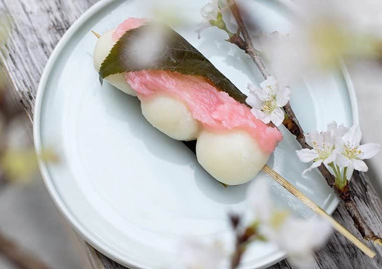 TRUNK(HOTEL)さんのインスタグラム写真 - (TRUNK(HOTEL)Instagram)「Sakura viewing at TRUNK(KUSHI) with seasonal menuー Sakura Mochi. Limited only 10 servings everyday. ⠀⠀⠀⠀⠀⠀⠀⠀⠀ ⠀⠀⠀⠀⠀⠀⠀⠀⠀ ⠀⠀⠀⠀⠀⠀⠀⠀⠀ #trunkhotel #ブティックホテル #boutiquehotel #food #kushi #foodporn #sakura #レストラン #串 #フード #桜 #餅 #tokyo #shibuya」3月15日 22時28分 - trunkhotel_catstreet
