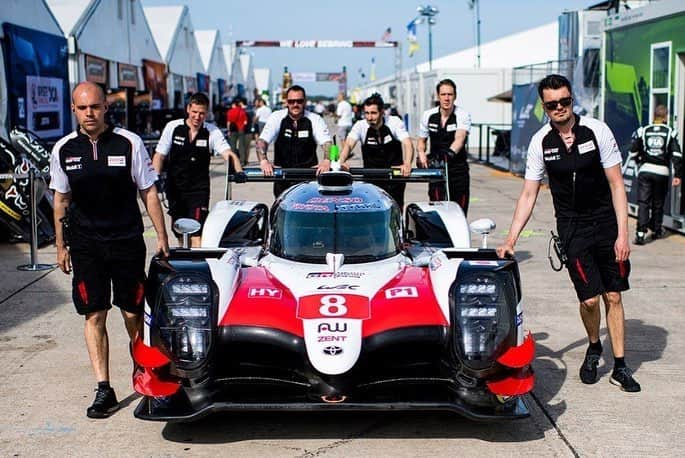 フェルナンド・アロンソさんのインスタグラム写真 - (フェルナンド・アロンソInstagram)「Contento con la clasificación de hoy que nos permite salir primeros en las 1000 millas de Sebring. Además el 1:40,124 es la vuelta más rápida dada en este circuito, así que doble alegría. Mañana muchas horas por delante e intentaremos completar el trabajo. ✊️ @fiawec_official #sebring #wec #toyota」3月15日 13時31分 - fernandoalo_oficial