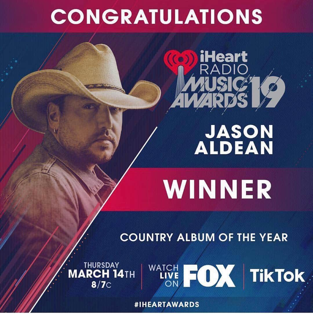 ジェイソン・アルディーンさんのインスタグラム写真 - (ジェイソン・アルディーンInstagram)「Thank you Country music fans!!! @musicknox and I felt like we had something special with this album when we were making it and tonight u proved us right. Winning the @iheartradio Country Album of the year for Rearview Town means a lot to us so THANK YOU! 🤘🏼」3月15日 13時37分 - jasonaldean