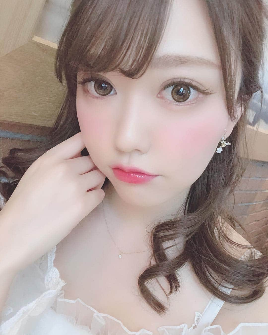 山村ゆりかさんのインスタグラム写真 - (山村ゆりかInstagram)「友達からすすめられたアプリで自撮りしてみたけど誰ってなった😂笑 花粉症じゃないけど花粉つらい〜😷 鼻水とくしゃみと目の充血と頭痛とだるさと肌荒れ🤧  #ulike #自撮り #自撮り女子 #花粉症じゃないと信じたい #japan #japanesegirl #アイドル #idol」3月15日 13時42分 - rika_m_1221