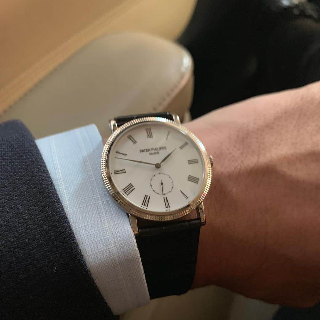 藤田晋のインスタグラム：「いまランチ会食した70代の大物経営者が全く同じ時計をしていた」