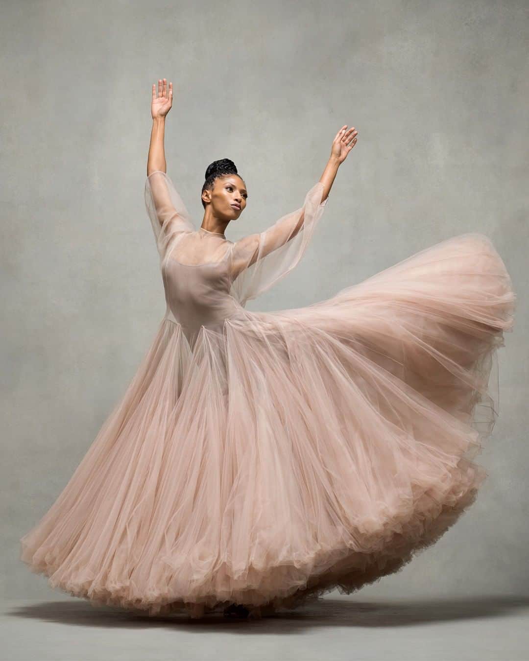 クリスチャンディオールさんのインスタグラム写真 - (クリスチャンディオールInstagram)「This divine pink tulle from the Spring-Summer 2019 gown by #MariaGraziaChiuri gets to dance its heart out in a editorial by Ken Browar and Deborah Ory in the new issue of #DiorMagazine. ⁣ #DiorSS19⁣」3月15日 14時00分 - dior