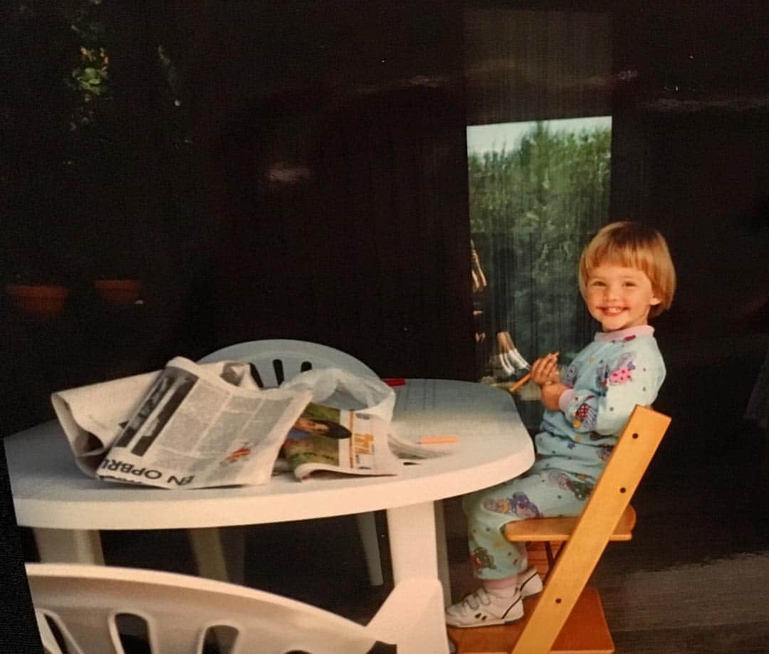 ニーナ・アグダルのインスタグラム：「Been taking business meetings since ‘92」