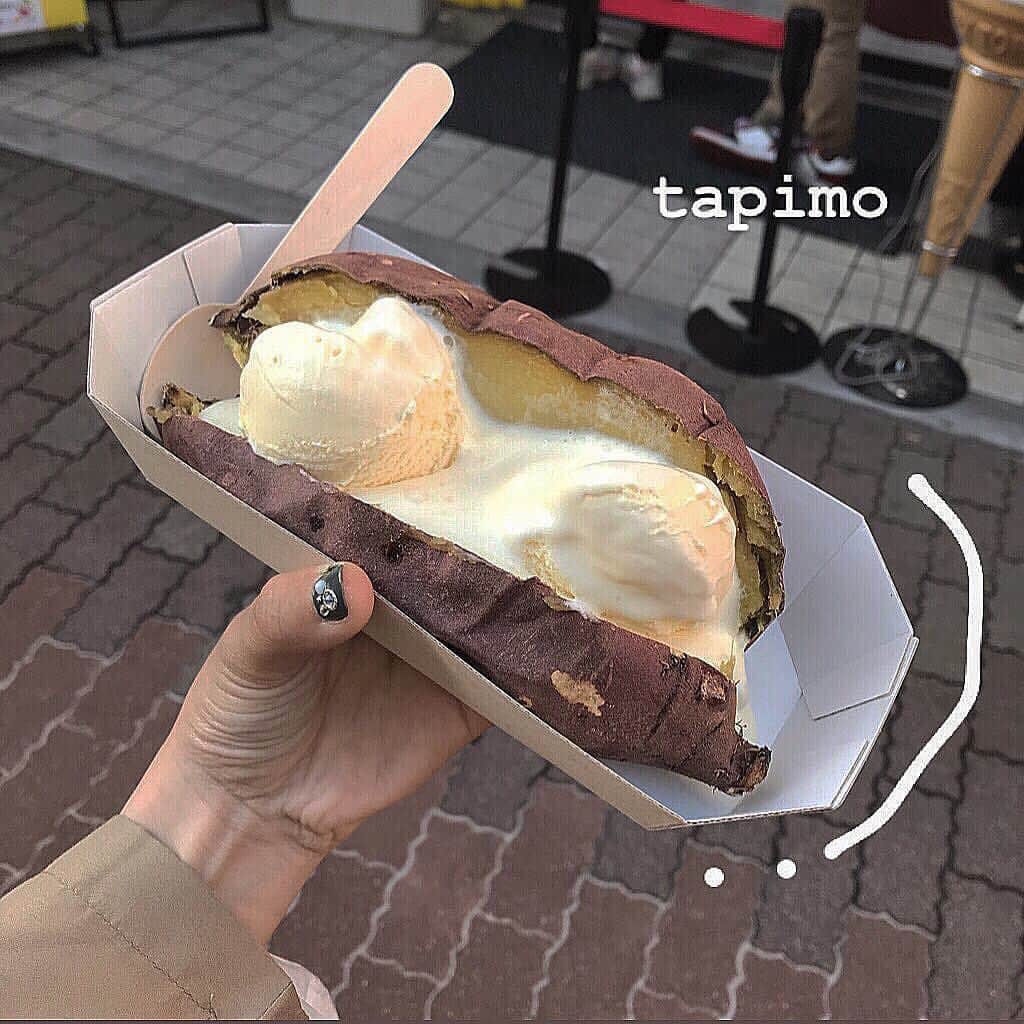 SUCLEさんのインスタグラム写真 - (SUCLEInstagram)「#焼き芋アイス﻿ 新大久保の「tapimo」で食べられる焼き芋アイスがすごいんです✨﻿ ﻿ あつあつホクホクの焼き芋とひんやりアイスが相性抜群すぎるとか💭﻿ ﻿ ぜひ味わって見てください！﻿ ﻿ 新宿区百人町２丁目１７−１﻿ 営業時間：11：00～22：00﻿ ﻿ photo by @rk___217 ﻿﻿﻿ Sucle のBASEにて、Sucleオリジナル巾着ポーチを販売中✨﻿ ﻿ プロフィールのURLかストーリーズのURLからジャンプできるので、ぜひチェックしてみてください👀﻿ ﻿ @sucle_ では紹介する写真を募集中👧🏻﻿﻿ ﻿﻿﻿﻿﻿ ﻿﻿﻿﻿﻿﻿﻿﻿﻿﻿﻿﻿﻿ タグ付けやハッシュタグをつけてくれた投稿からもピックアップした写真をリポストしています！﻿﻿﻿﻿﻿﻿﻿﻿﻿﻿﻿﻿﻿﻿ #sucle をつける か このアカウントをタグ付けして投稿してね📸﻿﻿﻿﻿﻿﻿﻿﻿﻿﻿﻿﻿﻿﻿ ﻿ #焼き芋 #新大久保 #アイス  #新大久保スイーツ #しのくぼ #カフェ巡り #新大久保グルメ #アイス好き #韓国好き #韓国 #食べ歩き #屋台 #カフェ #新大久保カフェ﻿ #インスタ映え #シュクレ #フォトジェニック #ファッション #お洒落 #かわいい #手作りお菓子 #おしゃれさんと繋がりたい #おしゃれ #お洒落さんと繋がりたい #可愛い #ootd #今日のコーデ﻿﻿ ﻿」3月15日 14時03分 - sucle_