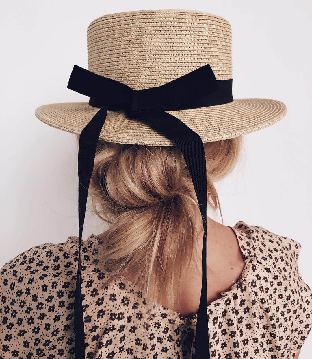 Kristin Essさんのインスタグラム写真 - (Kristin EssInstagram)「Only 5 more days til Spring has sprung 🐣 but this straw hat from our last @lclaurenconrad shoot paired with an undone bun makes me feel like it’s already here. ✨」3月15日 14時14分 - kristin_ess